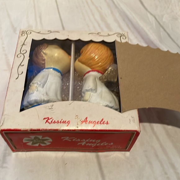 Vintage Star hand painted ceramic pair of kissing angels in Original Box. - Picture 12 of 14